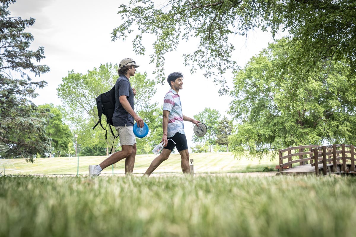 2 guys disc golf